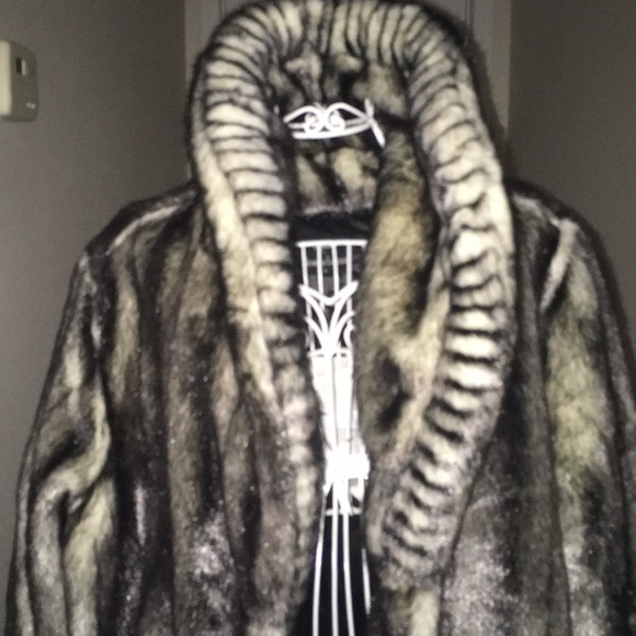 Dennis Basso faux fur coat - Picture 3 of 5